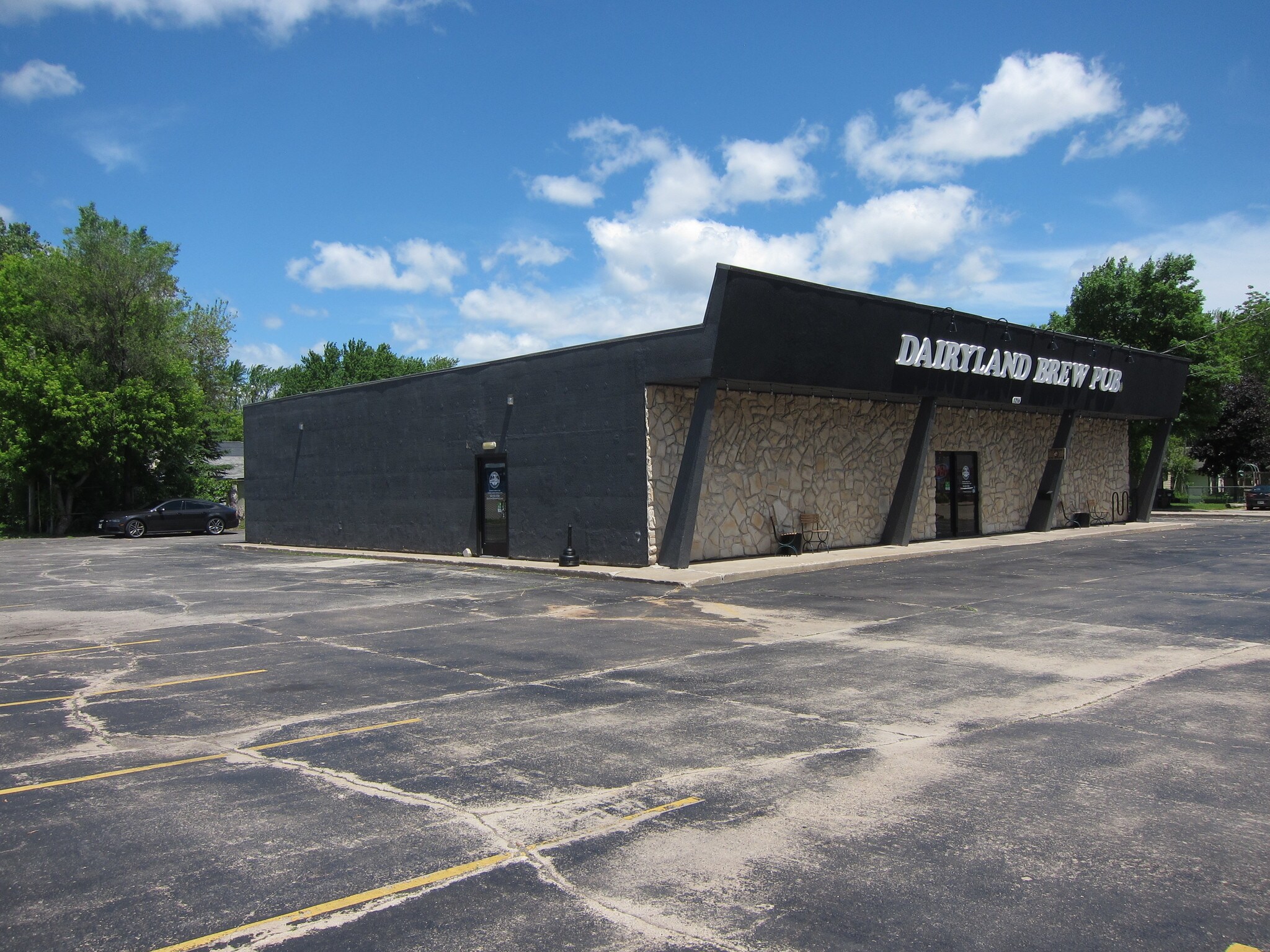 1216 E Wisconsin Ave, Appleton, WI 54911 Turnkey Restaurant and Bar