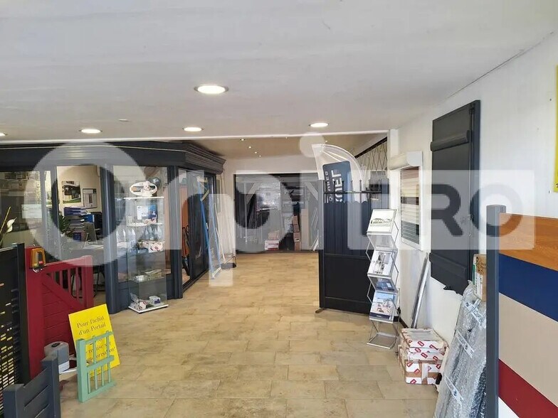 Retail in Longueil-Annel for lease - Building Photo - Image 2 of 4