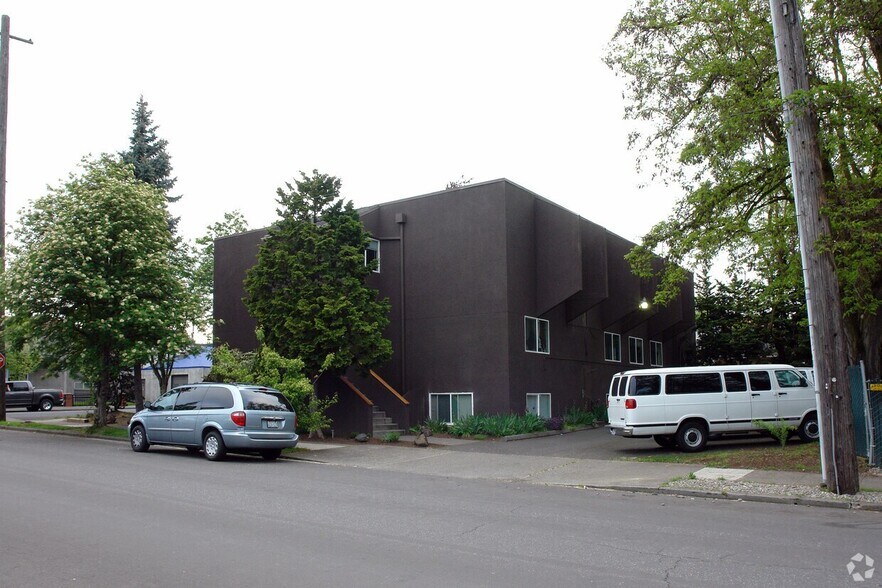 200 SE 7th Ave, Portland, OR for sale - Building Photo - Image 2 of 5