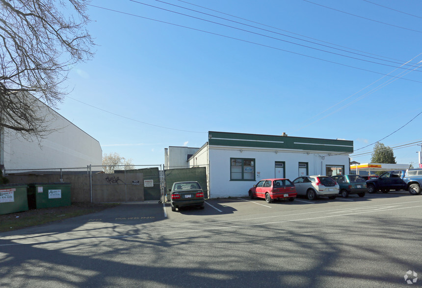 7865 East Saanich Rd, Central Saanich, BC for sale - Building Photo - Image 3 of 4