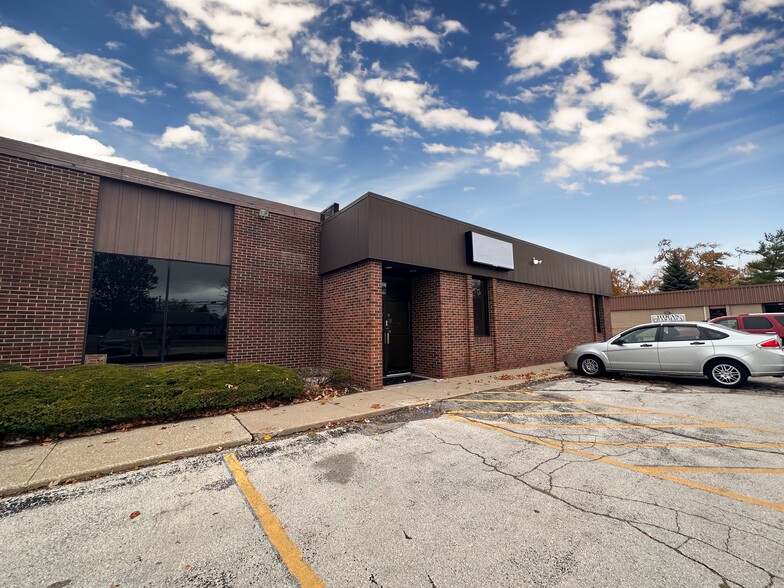 811 N Macomb St, Monroe, MI for lease - Building Photo - Image 1 of 24