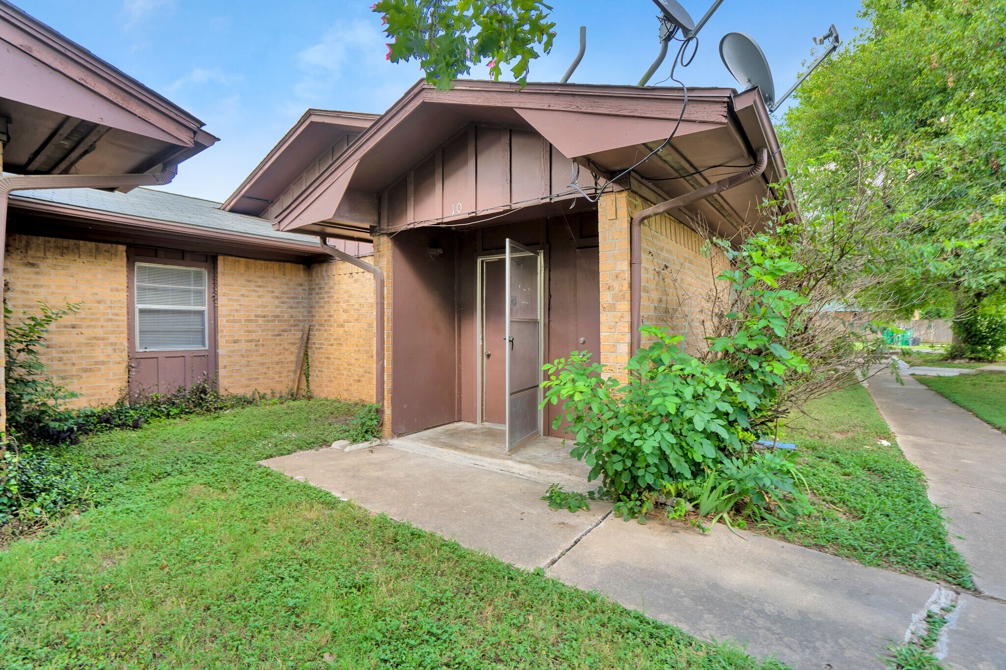 518 Cypress St, Lott, TX 76656 Valley View Apartments