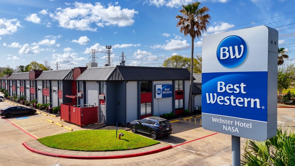 889 W Bay Area Blvd, Webster, TX for sale - Building Photo - Image 2 of 17