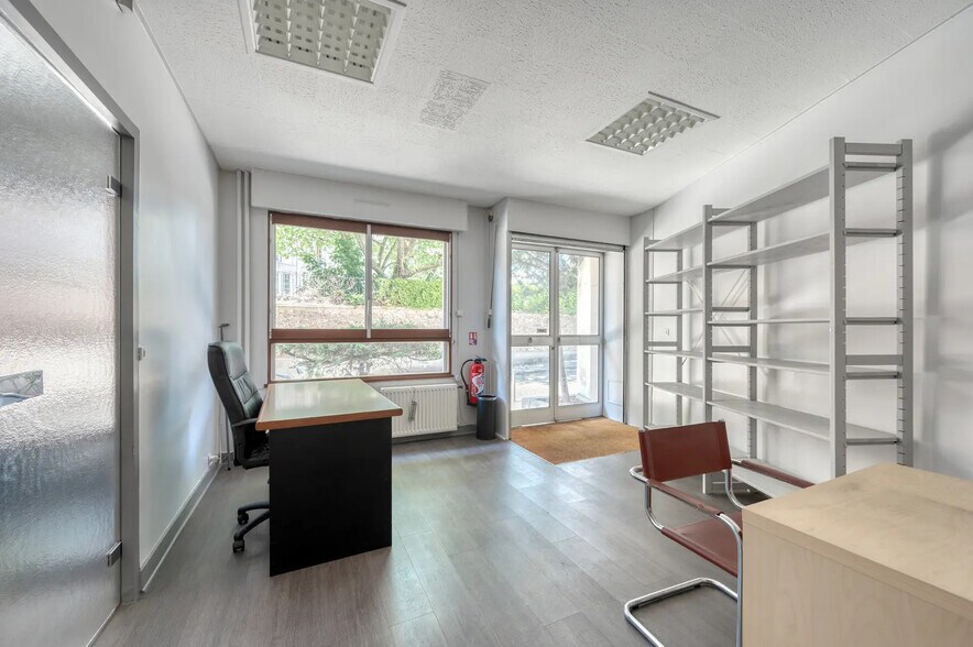 Office in Paris for lease - Building Photo - Image 3 of 17