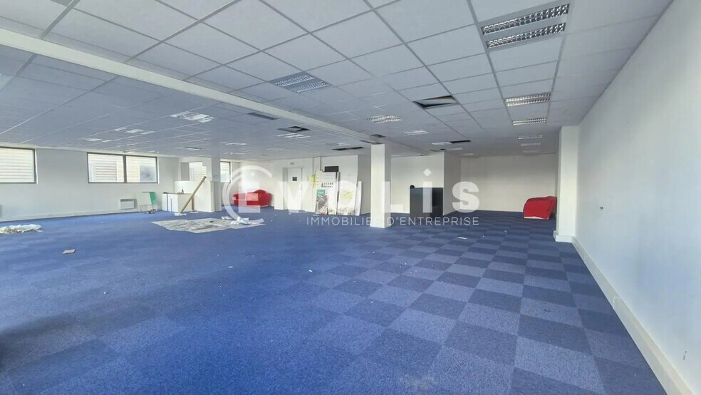 Office in Ferrières-en-Brie for sale - Interior Photo - Image 3 of 5