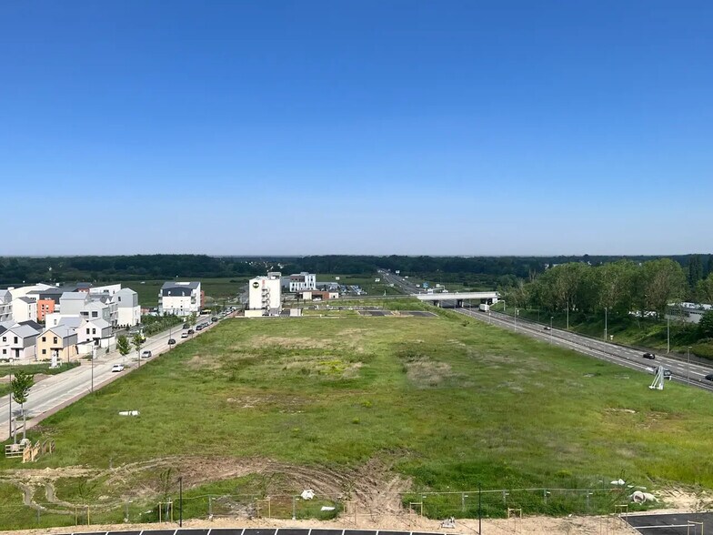 Office in Saran for lease - Building Photo - Image 2 of 7