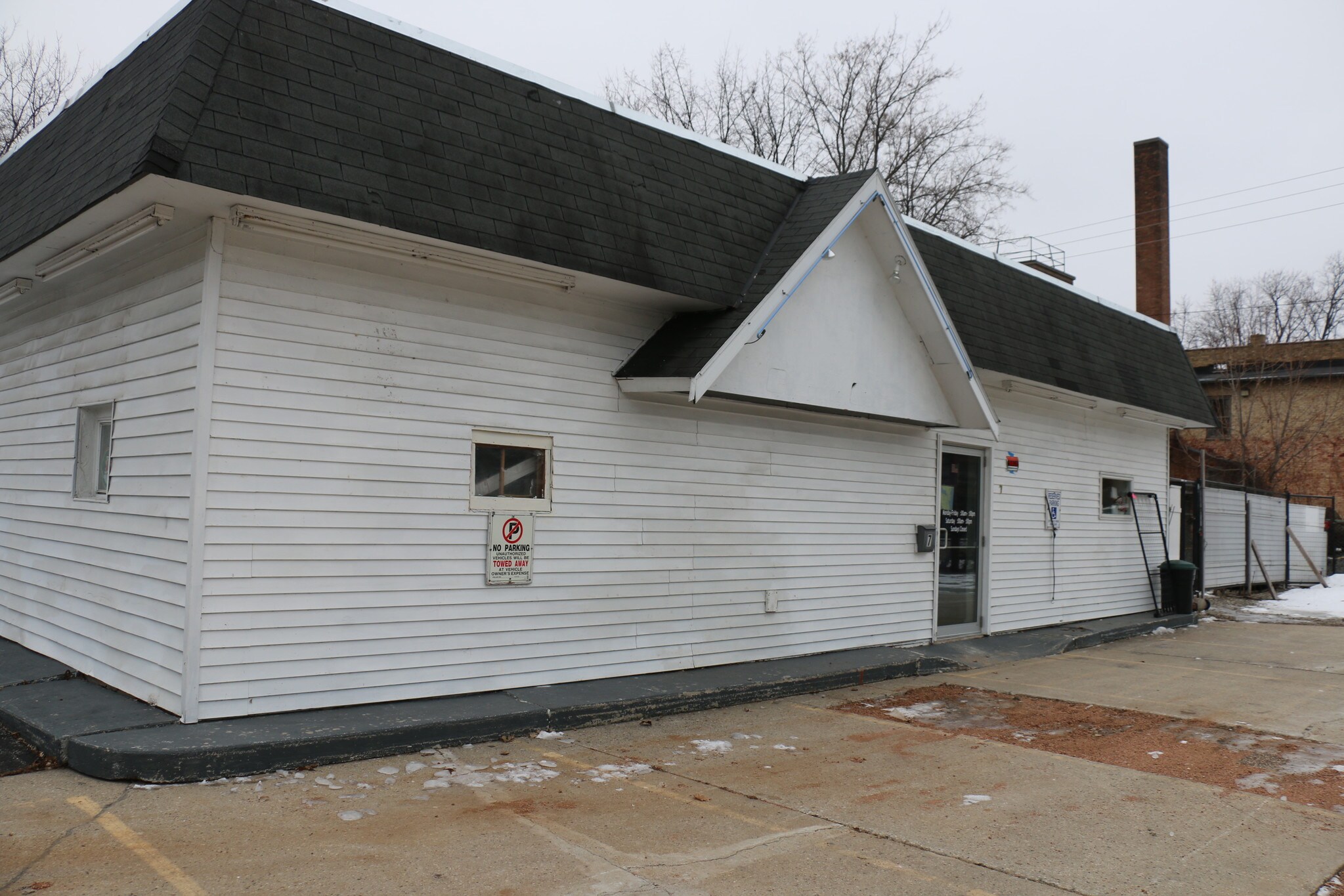 7 W New York Ave, Oshkosh, WI for sale Building Photo- Image 1 of 1