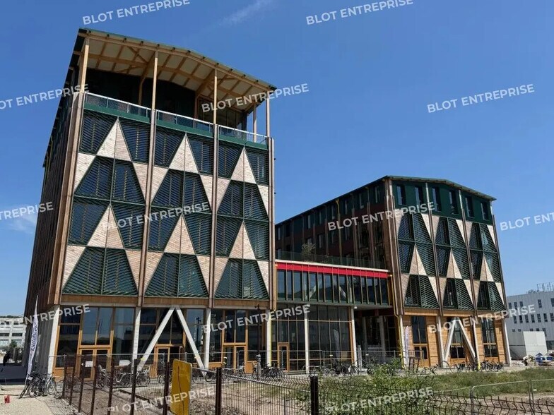 Office in Nantes for lease - Building Photo - Image 1 of 15