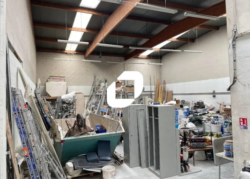 Flex in Émerainville for lease - Interior Photo - Image 1 of 5