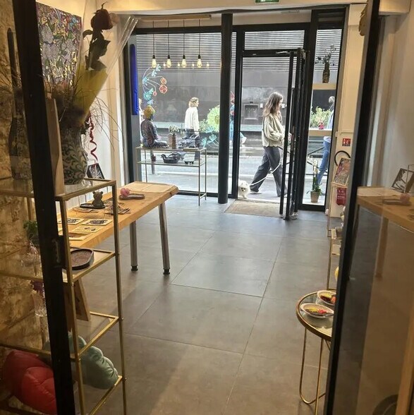 Office in Paris for lease - Building Photo - Image 2 of 5