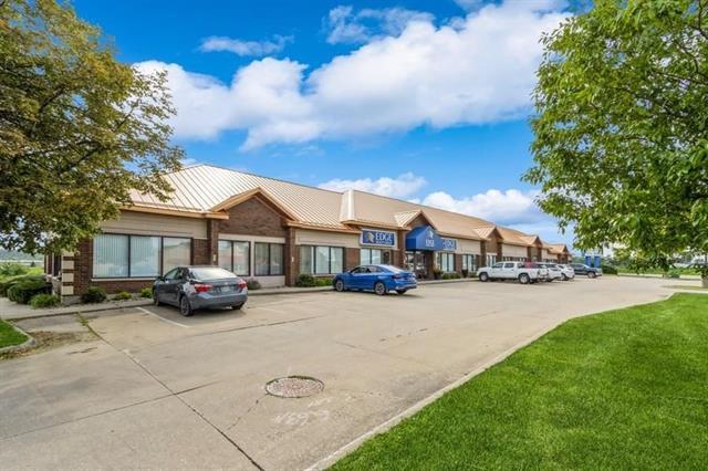 24 Sturgis Corner Dr, Iowa City, IA for sale - Building Photo - Image 2 of 19