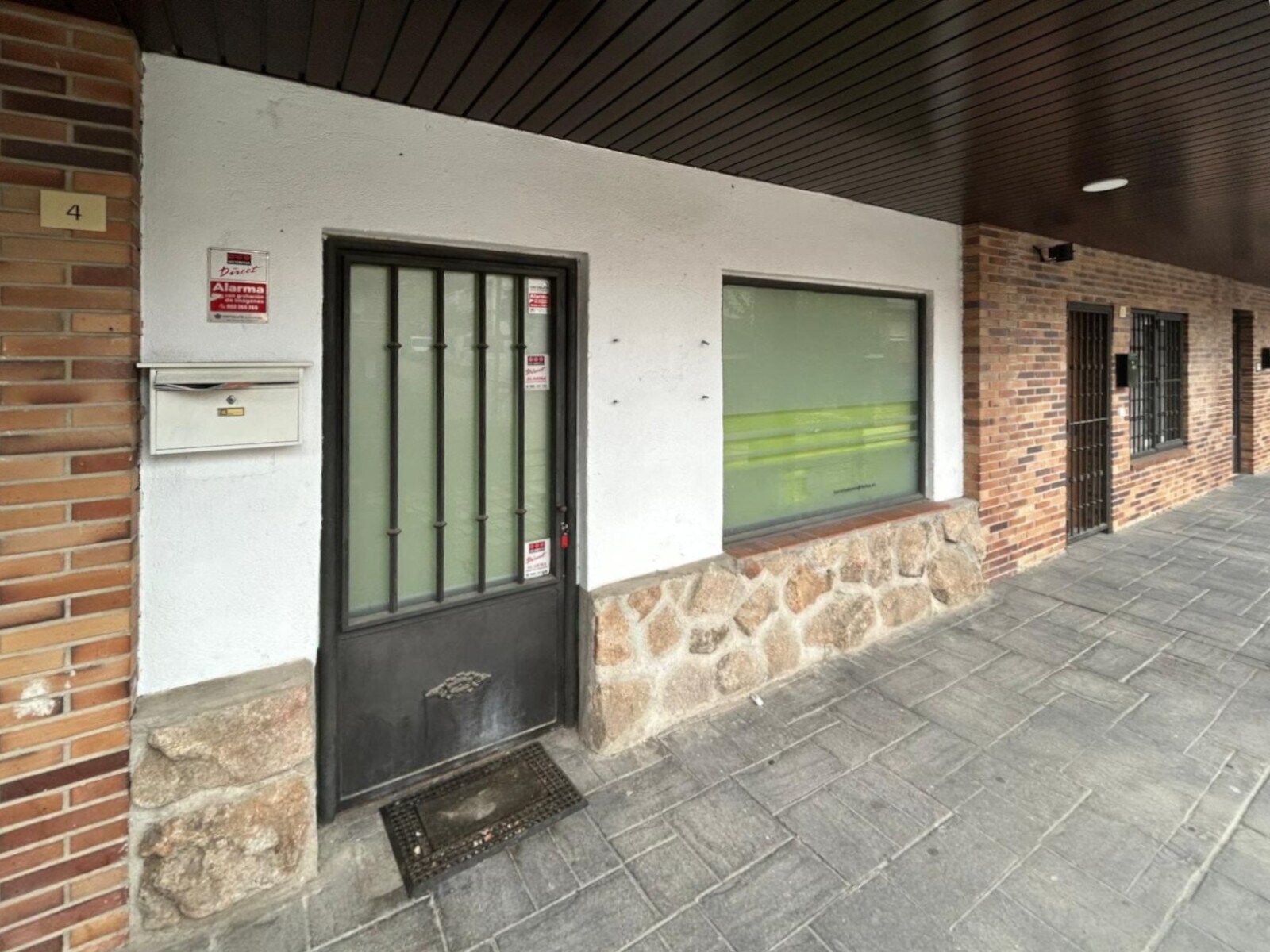 Retail in Torrelodones, Madrid for lease Interior Photo- Image 1 of 8