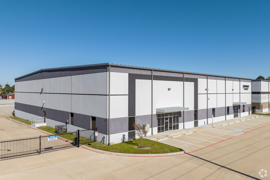 1003 E Airtex Dr, Houston, TX for lease - Building Photo - Image 1 of 7