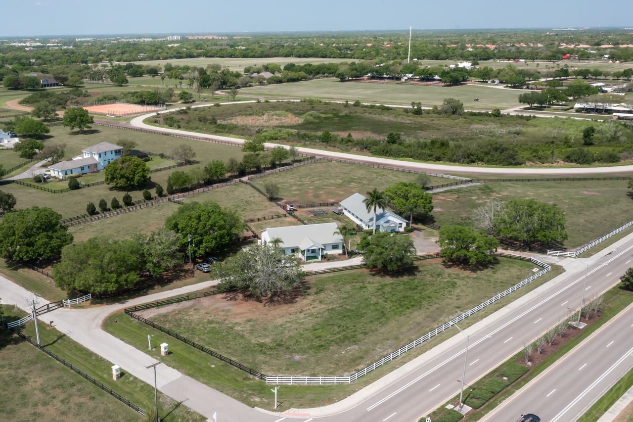 8325 Whiskey Pond Ln, Lakewood Ranch, FL for sale Primary Photo- Image 1 of 10