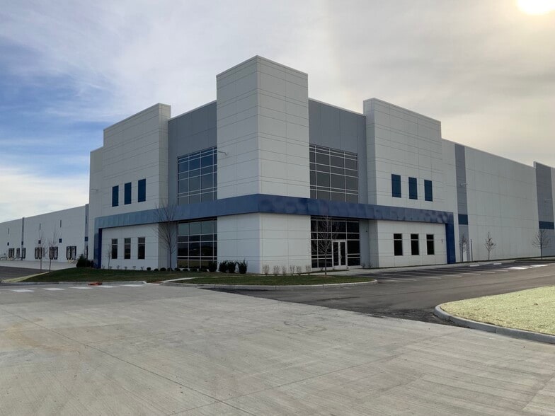 8645 Velocity Ct, Avon, IN for lease - Building Photo - Image 1 of 2