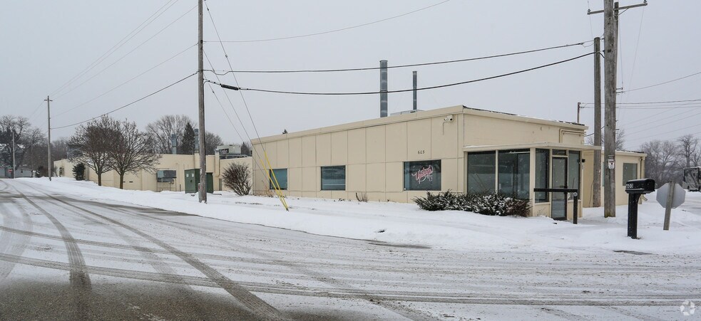 603 Hi Mount Rd, West Bend, WI for sale - Primary Photo - Image 1 of 1