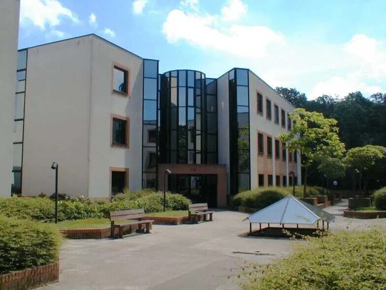 5 Bis Rue Du Petit Robinson, Jouy-en-Josas for lease - Building Photo - Image 1 of 23