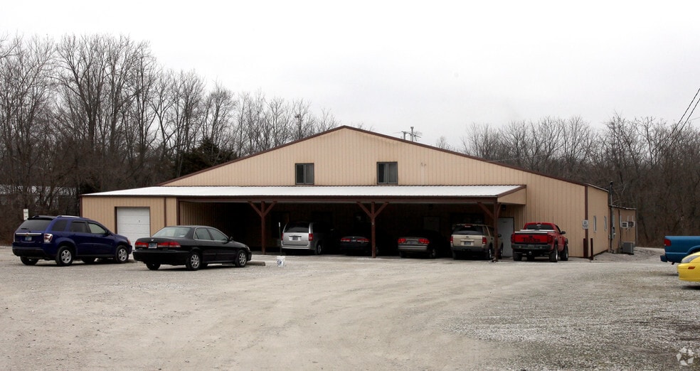 469 Avon Ave, Plainfield, IN for sale - Primary Photo - Image 1 of 1