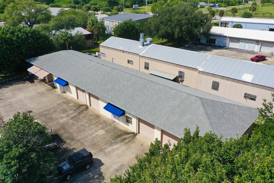 637 2nd Ln, Vero Beach, FL for sale - Building Photo - Image 1 of 12