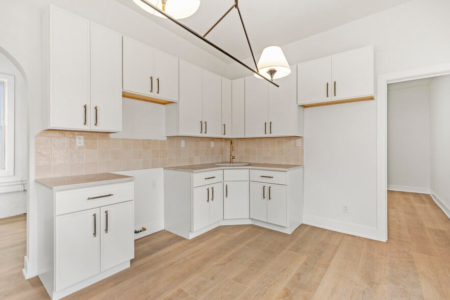 2862 S Keeley St, Chicago, IL for sale - Building Photo - Image 3 of 17