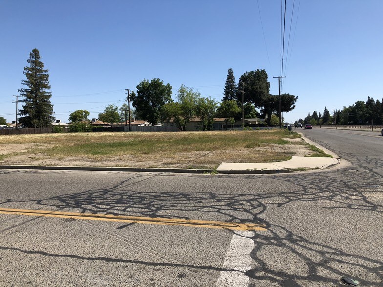 507 E K Rd, Visalia, CA 93292