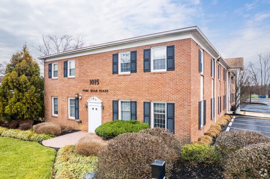 1015 N York Rd, Willow Grove, PA 19090