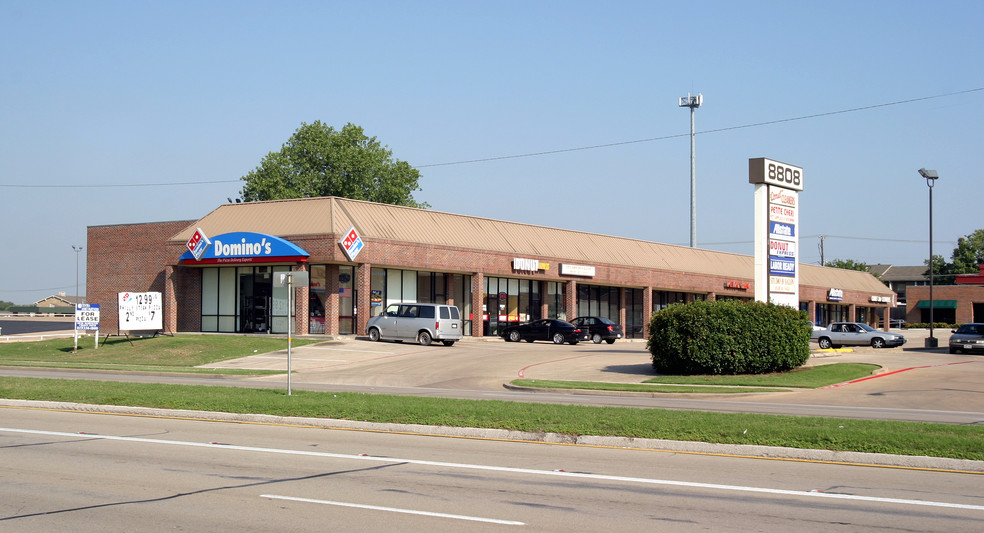 8808 Camp Bowie Blvd W, Fort Worth, TX for lease - Building Photo - Image 2 of 17