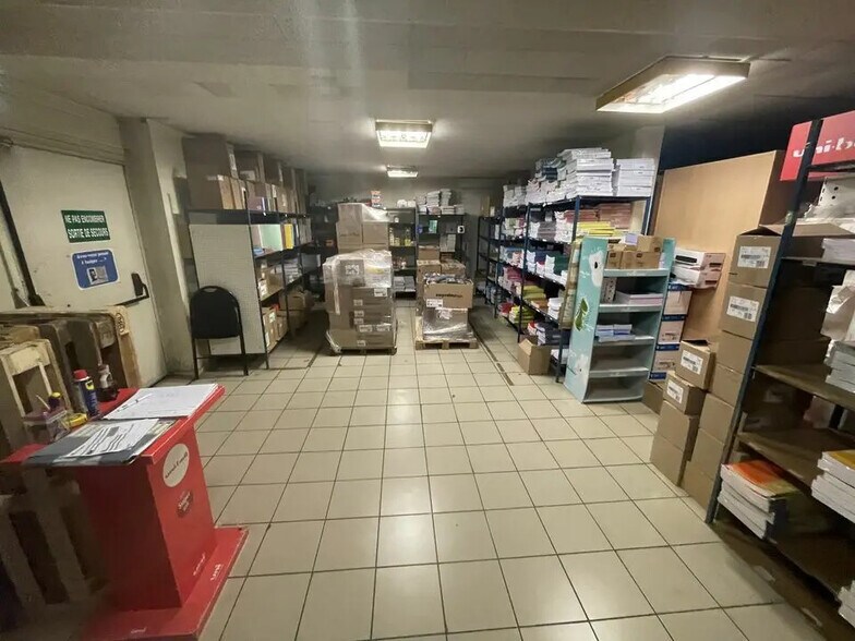 Retail in Orvault for lease - Building Photo - Image 3 of 5