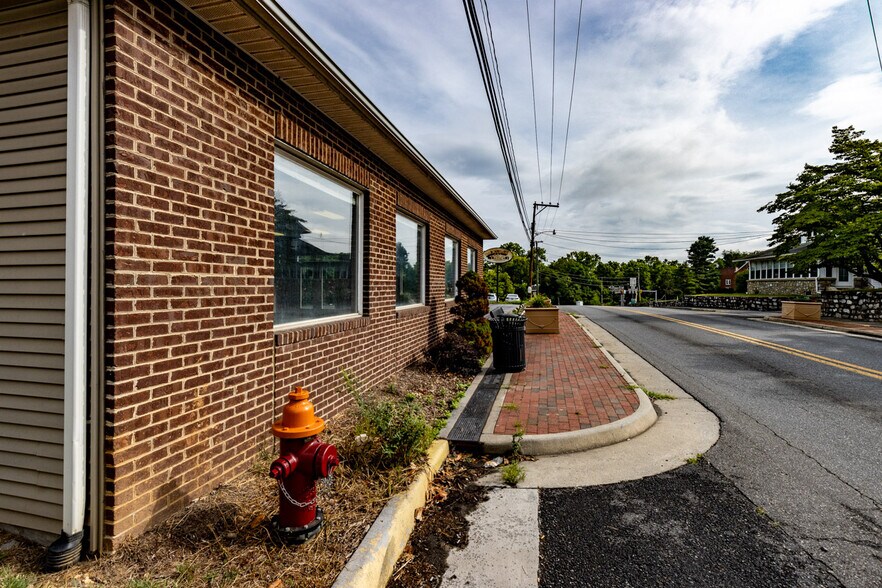 242 N Main St, Broadway, VA for sale - Primary Photo - Image 1 of 1