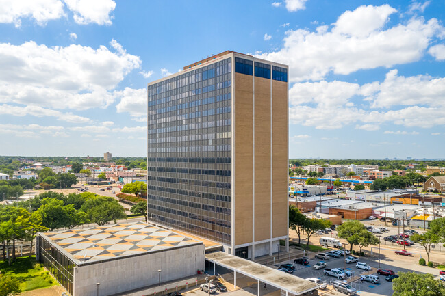 More details for 400 S Zang Blvd, Dallas, TX - Office, Retail for Lease