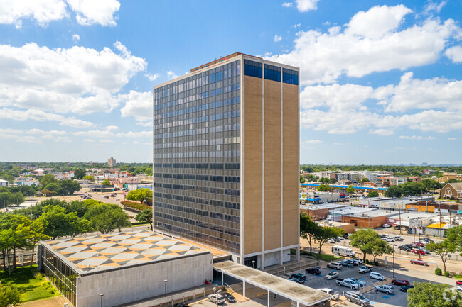 More details for 400 S Zang Blvd, Dallas, TX - Office, Retail for Lease