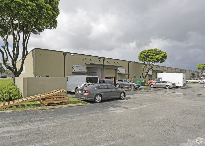 7208-7224 NW 25th St, Miami, FL for lease - Primary Photo - Image 2 of 7