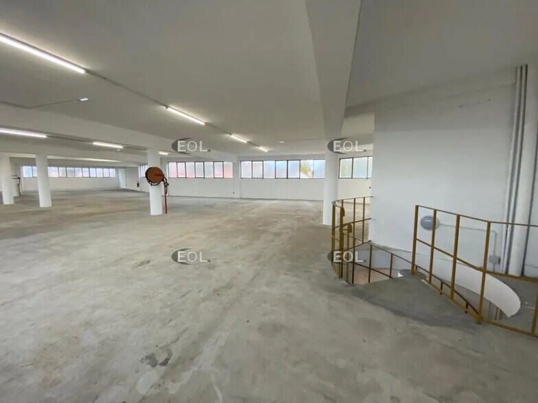 Flex in Marseille for sale - Interior Photo - Image 3 of 3