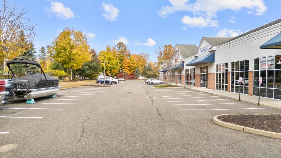 507 Danbury Rd, New Milford, CT for lease - Building Photo - Image 3 of 19