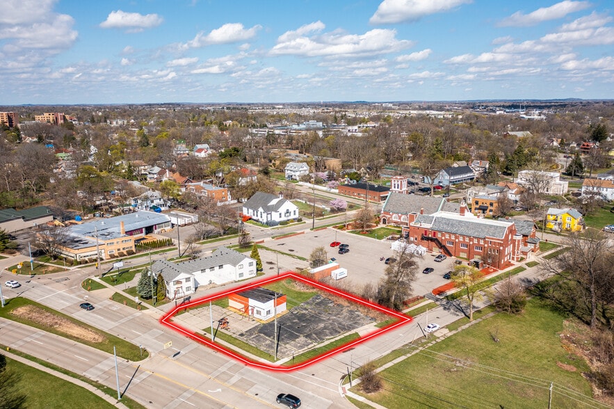 180 Orchard Lake Rd, Pontiac, MI for sale - Building Photo - Image 1 of 13