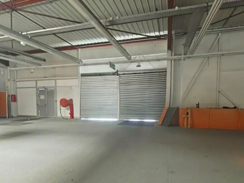 Flex in Montbéliard for lease - Interior Photo - Image 2 of 6