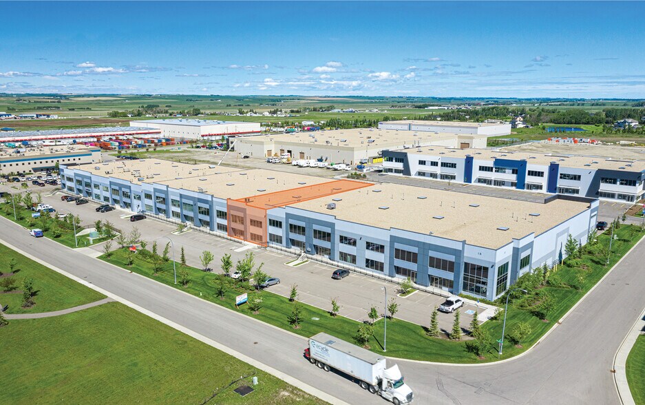 18 Highland Park Way NE, Airdrie, AB for lease - Building Photo - Image 2 of 12