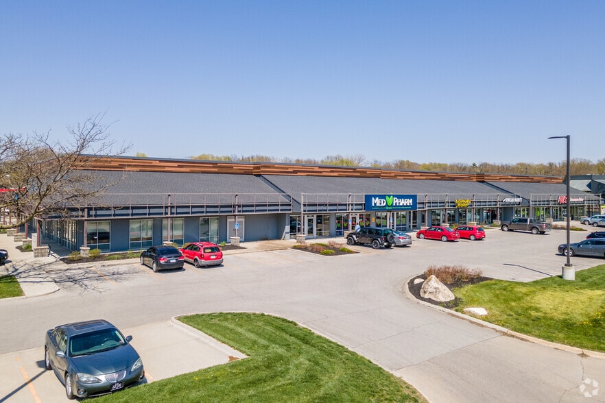 7204-7246 University Ave, Windsor Heights, IA for lease - Building Photo - Image 2 of 6