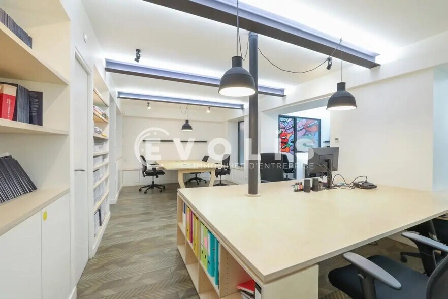 Office in Paris for lease - Building Photo - Image 2 of 12