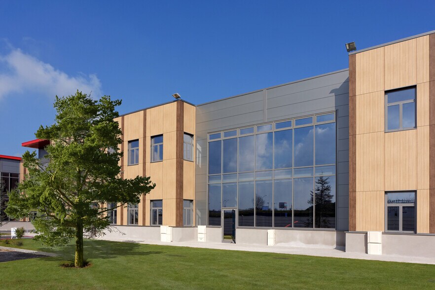 7 Allée Des Carrieres, Le Blanc-Mesnil for lease - Building Photo - Image 2 of 5