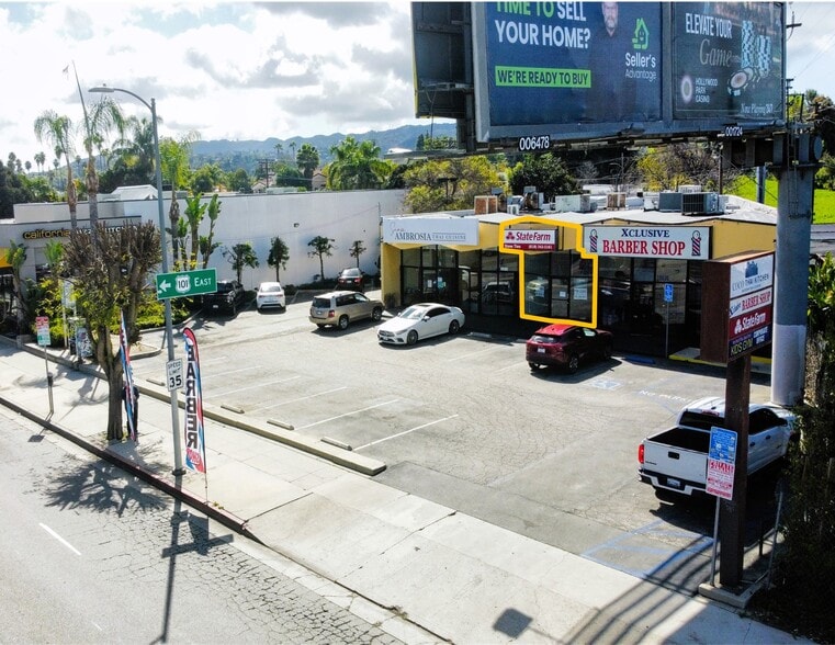 18816-18824 Ventura Blvd, Tarzana, CA for lease - Building Photo - Image 2 of 12