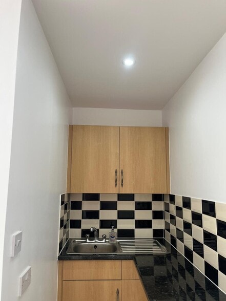 486 Hornsey Road, London for lease - Interior Photo - Image 3 of 4