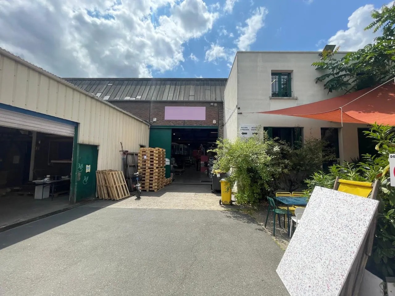 Flex in Aubervilliers for lease Building Photo- Image 1 of 2