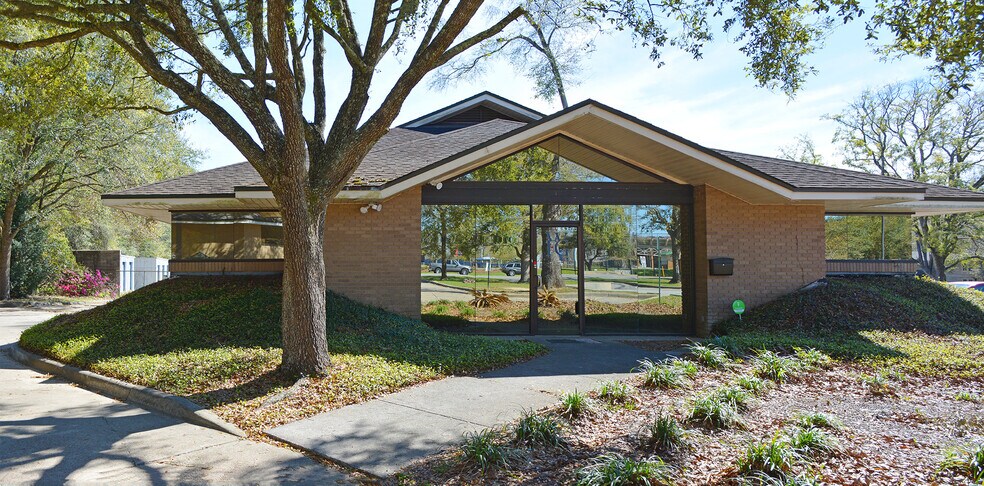 6111 Old Shell Rd, Mobile, AL for lease - Building Photo - Image 1 of 7