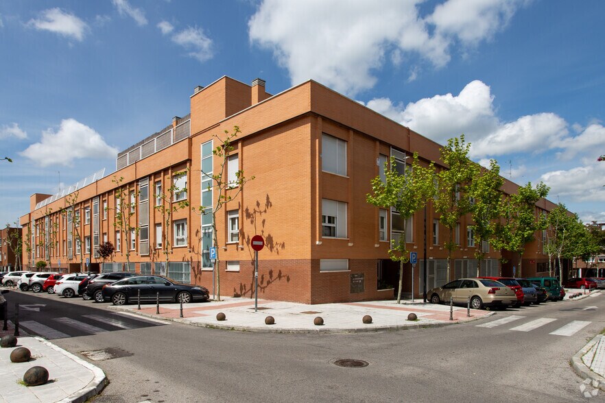 Avenida Betanzos, 9, San Sebastián de los Reyes, Madrid for sale - Building Photo - Image 1 of 1