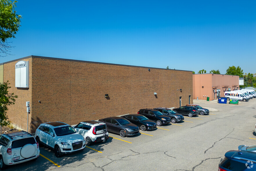 808-816 55th Ave NE, Calgary, AB for lease - Building Photo - Image 3 of 9