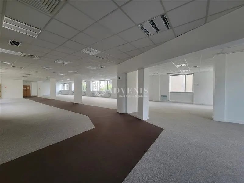 Office in Saint-Ouen-sur-Seine for lease Interior Photo- Image 1 of 7