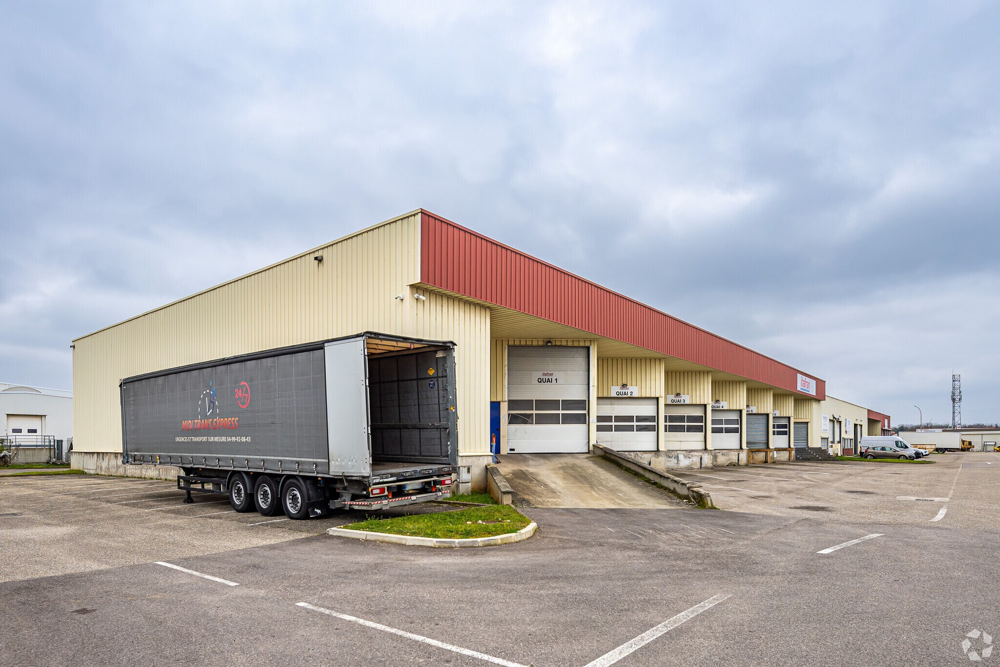 15 Avenue De Montmartin, Corbas for lease Primary Photo- Image 1 of 37