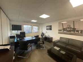 Flex in Le Blanc-Mesnil for lease Interior Photo- Image 1 of 2