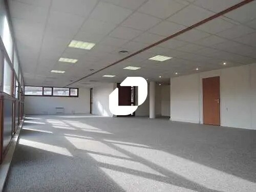 Avenue Du 12 Février 1934, Malakoff for lease - Interior Photo - Image 2 of 3